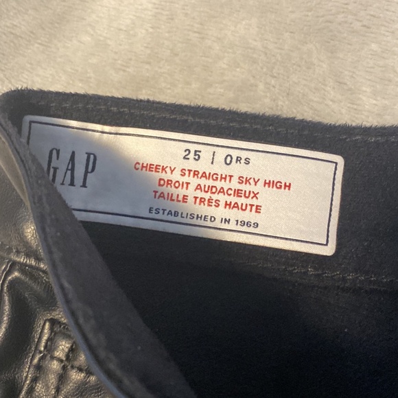 High Rise Vegan Leather Cheeky Straight Pants Gap, size 25 - Picture 4 of 5